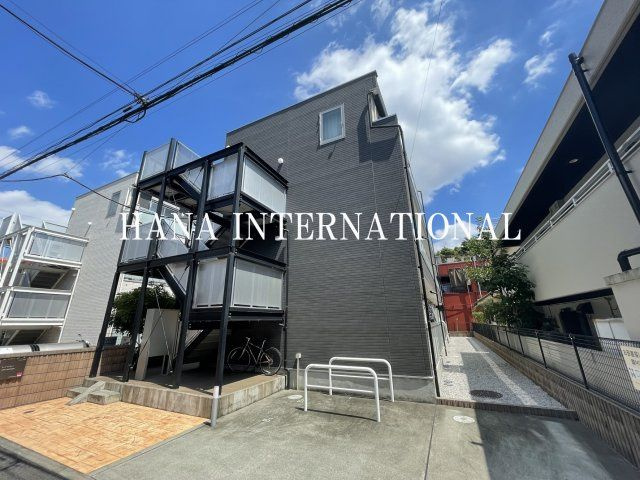 リブリ・ルビアスの外観