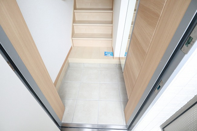 アムールQWAの玄関