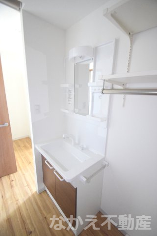 【洗面所】 | 明るい洗面所です