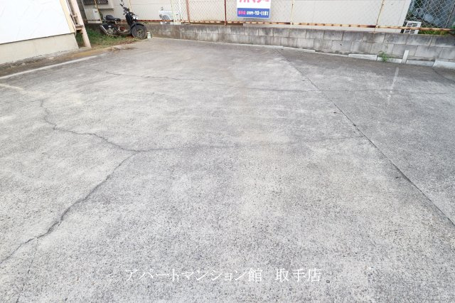 カーペンターハウスの駐車場