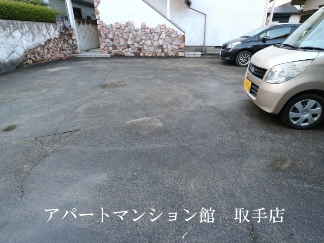 カーペンターハウスの駐車場