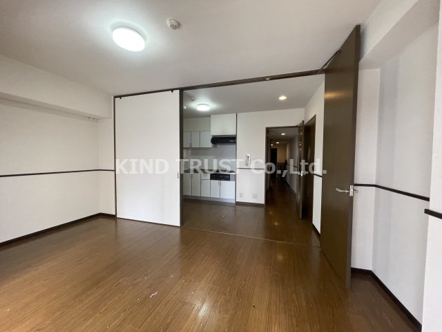 天神橋ハイムの居間・リビング|こちらのリビングで趣味の時間をお楽しみください