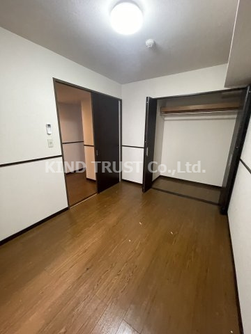 天神橋ハイムの居間・リビング|使いやすい居間です