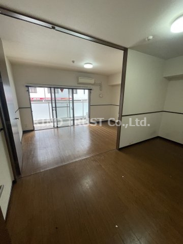 天神橋ハイムの居間・リビング|こちらの居間で趣味の時間をお楽しみください