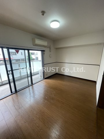 天神橋ハイムの居間・リビング|使いやすいリビングです