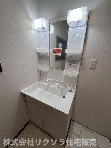 枚方市茄子作３丁目　中古一戸建ての独立洗面台|独立洗面台、朝の身支度には欠かせません