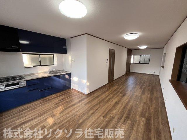 枚方市茄子作３丁目　中古一戸建ての居間・リビング|住宅ローンのご相談は弊社へ