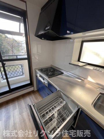 枚方市茄子作３丁目　中古一戸建てのキッチン|食洗器付き　三口コンロ