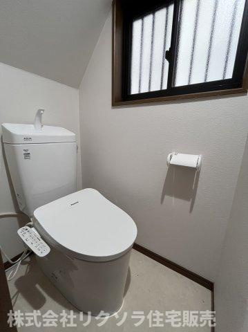 枚方市茄子作３丁目　中古一戸建てのトイレ|落ち着いた色調のトイレです