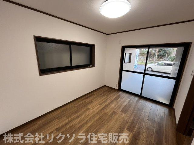 枚方市茄子作３丁目　中古一戸建ての洋室|落ち着いた色調の洋室です