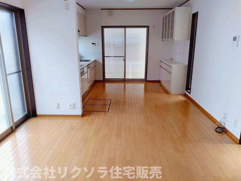 枚方市須山町　中古一戸建ての居間・リビング|LDK16.0帖