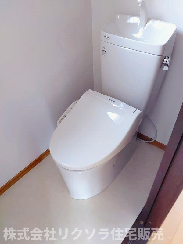 枚方市須山町　中古一戸建てのトイレ|温水シャワー付き