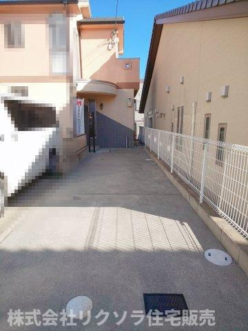 枚方市須山町　中古一戸建ての駐車場|駐車二台可
