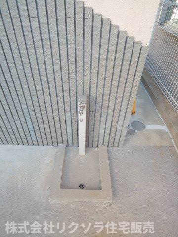 枚方市須山町　中古一戸建ての展望|ガレージ水栓