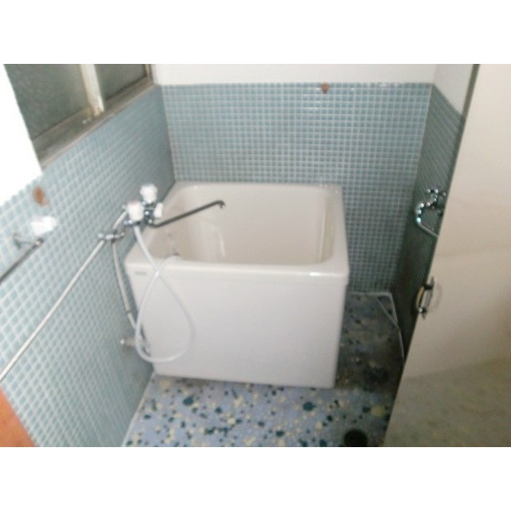 華陽ビルの浴室