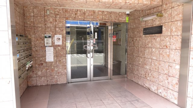 パルテール夕陽ヶ丘のエントランス