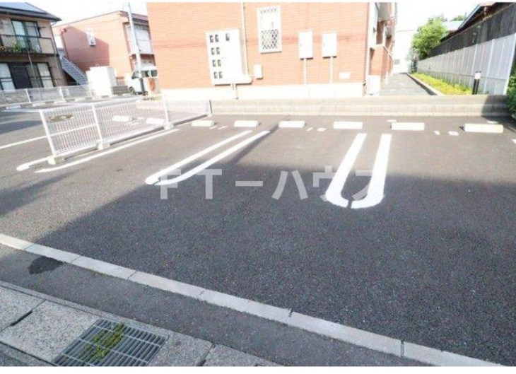 サニーフラットの駐車場