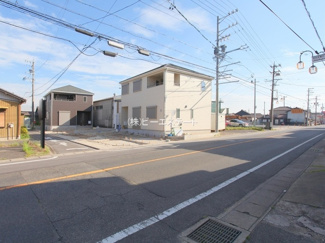 【前面道路含む現地写真】