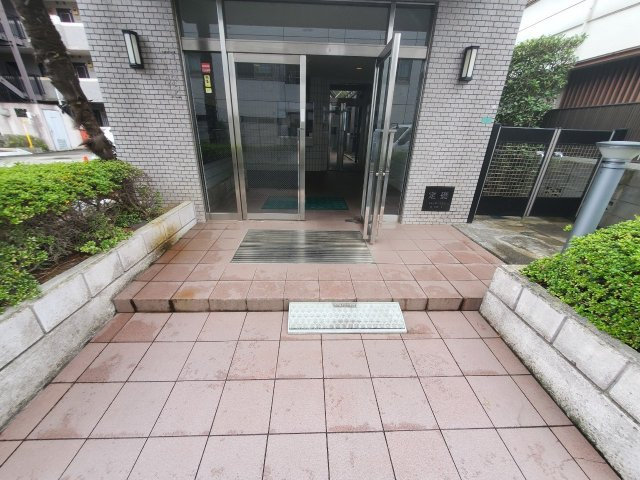 ラ・フォレ薬円台のエントランス