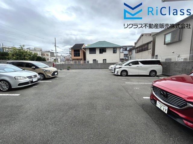 板宿パークホームズの駐車場