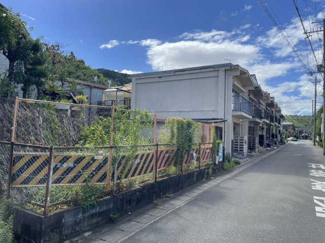 勧修寺柴山　条件無土地の前面道路含む現地写真