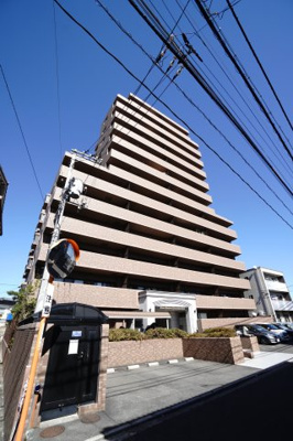 【外観】 | 【上質リノベ】ライオンズマンション楽々園第3 | 【耐震性】
耐震性の高さを判断するポイントは、
建築確認申請日が1981年6月1日以降の
新耐震基準に適合しているかどうか。
震度６程度の大地震でも
建物が崩壊しないレベルが基準になりました。