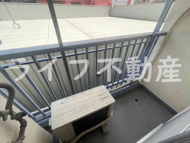 武田ビルのバルコニー|暖かな日差しのふりそそぐバルコニー