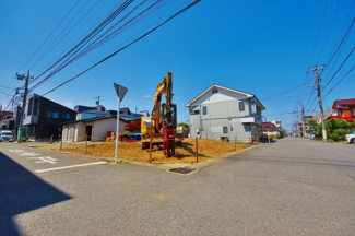 【前面道路含む現地写真】