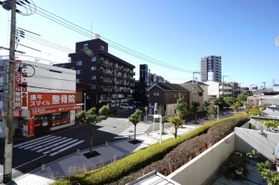 【展望】 | 【上質リノベ】パークシティ庚午中 | 【四季を感じる】
四季の移ろい・爽やかな青空や風を感じられ
自然を愉しめるパノラマビュー。
毎日の暮らしに余裕を感じさせてくれる、
遮る物の無い開放的な眺望を是非、ご堪能ください。