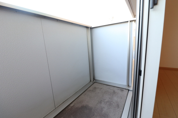 熊本市中央区国府１丁目のアパートのバルコニー