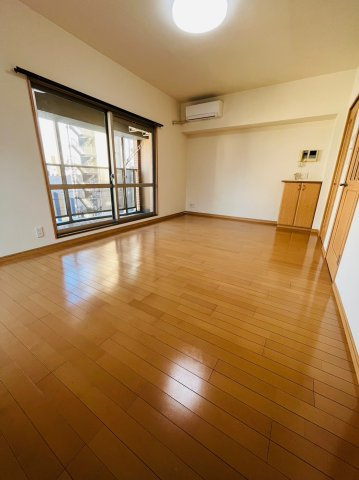 仲介手数料0円ハートヒルズ栄の居間・リビング