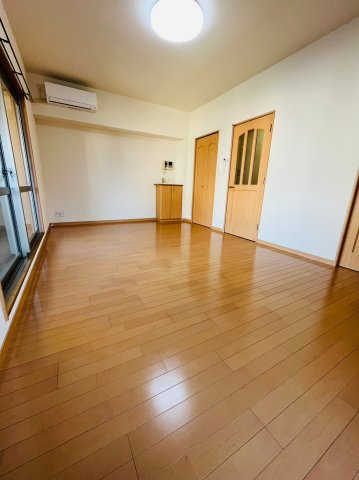 仲介手数料0円ハートヒルズ栄の居間・リビング