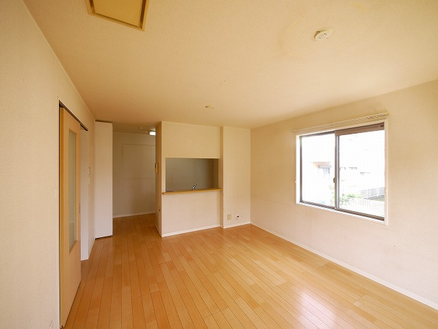 久保一戸建ＡＢＣＤＥの居間・リビング|こちらの居間で趣味の時間をお楽しみください