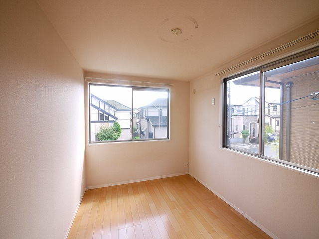 久保一戸建ＡＢＣＤＥの洋室|広々とした洋室です