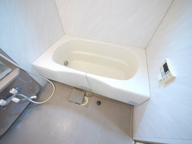 久保一戸建ＡＢＣＤＥの浴室|日々の暮らしに欠かせないお風呂です
