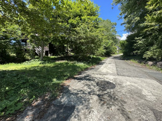 【前面道路含む現地写真】 | 東側の進入路