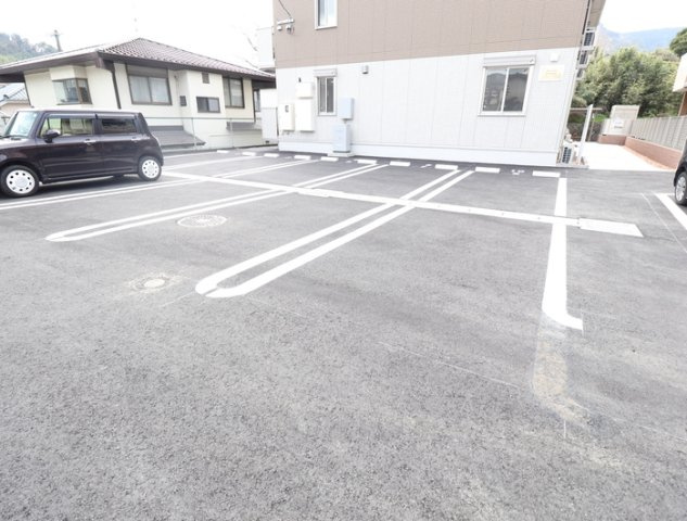 熊本市西区島崎７丁目のアパートの駐車場