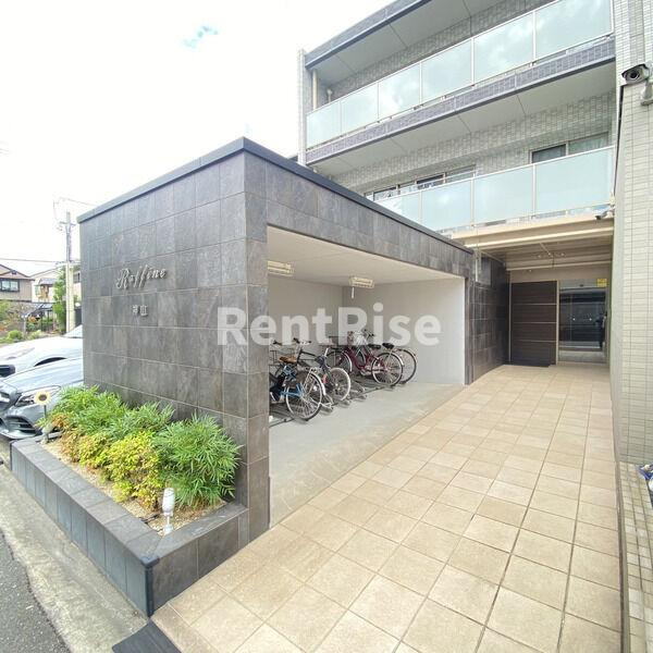 ラフィーヌ神山の駐車場