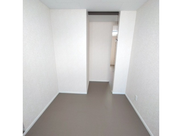 コンフォーティア桜木の洋室