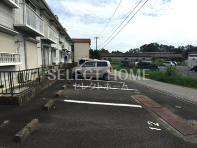 【駐車場】 | ドミール岩脇Ａ | 駐車場があるので、車を買う予定の方も安心です