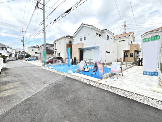 狭山市狭山・全4棟　新築未入居一戸建て　3号棟　の前面道路含む現地写真