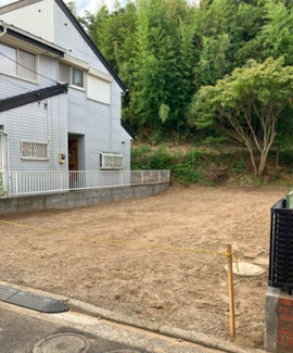 【外観】 | 森林も多く、閑静な住宅街。カースペースもしっかりとれそうです。