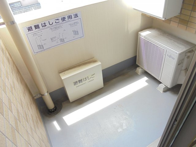 サニー・アートのバルコニー