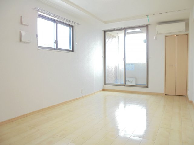 サニー・アートの居間・リビング