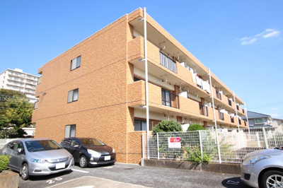 外観（鉄筋コンクリート造３階建て）
