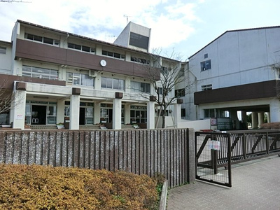 松戸市立新松戸西小学校まで350ｍ