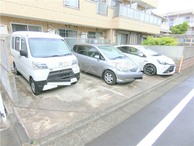 メゾン　ランジュの駐車場