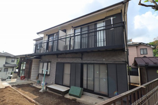 【外観】 | 現地外観です。広々としたお庭に面しており、日当りが良く開放感があります♪