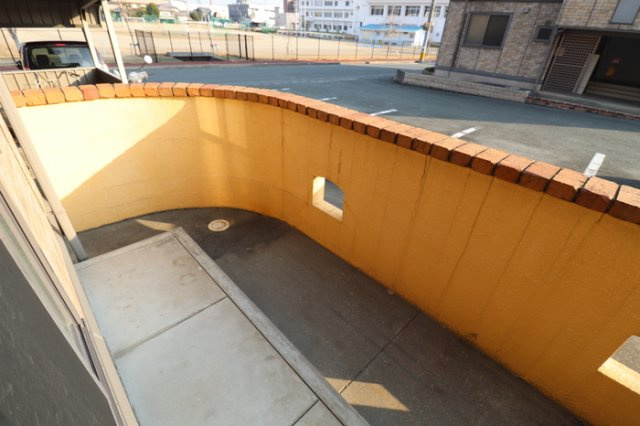 熊本市南区平成１丁目のアパートのバルコニー