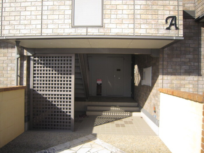 熊本市南区平成１丁目のアパートのエントランス